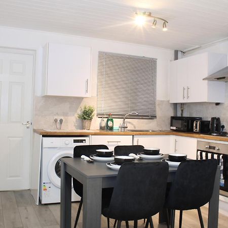 F2S Serviced Apartments 2Bedroom Terrace House With Free Wifi Netflix Suitable For Contractors Walking Distance To Train Station Derby Exteriör bild