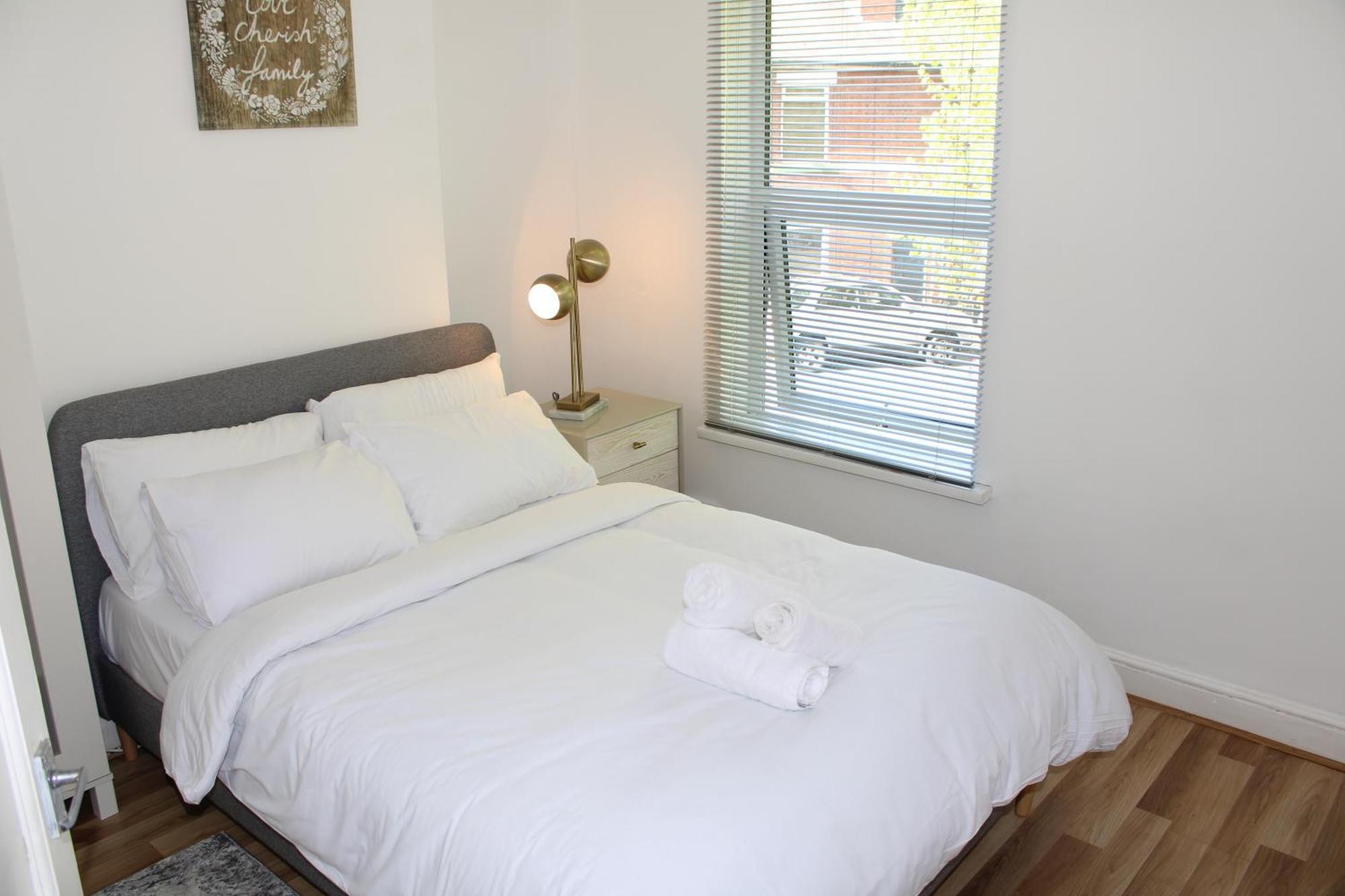 F2S Serviced Apartments 2Bedroom Terrace House With Free Wifi Netflix Suitable For Contractors Walking Distance To Train Station Derby Exteriör bild