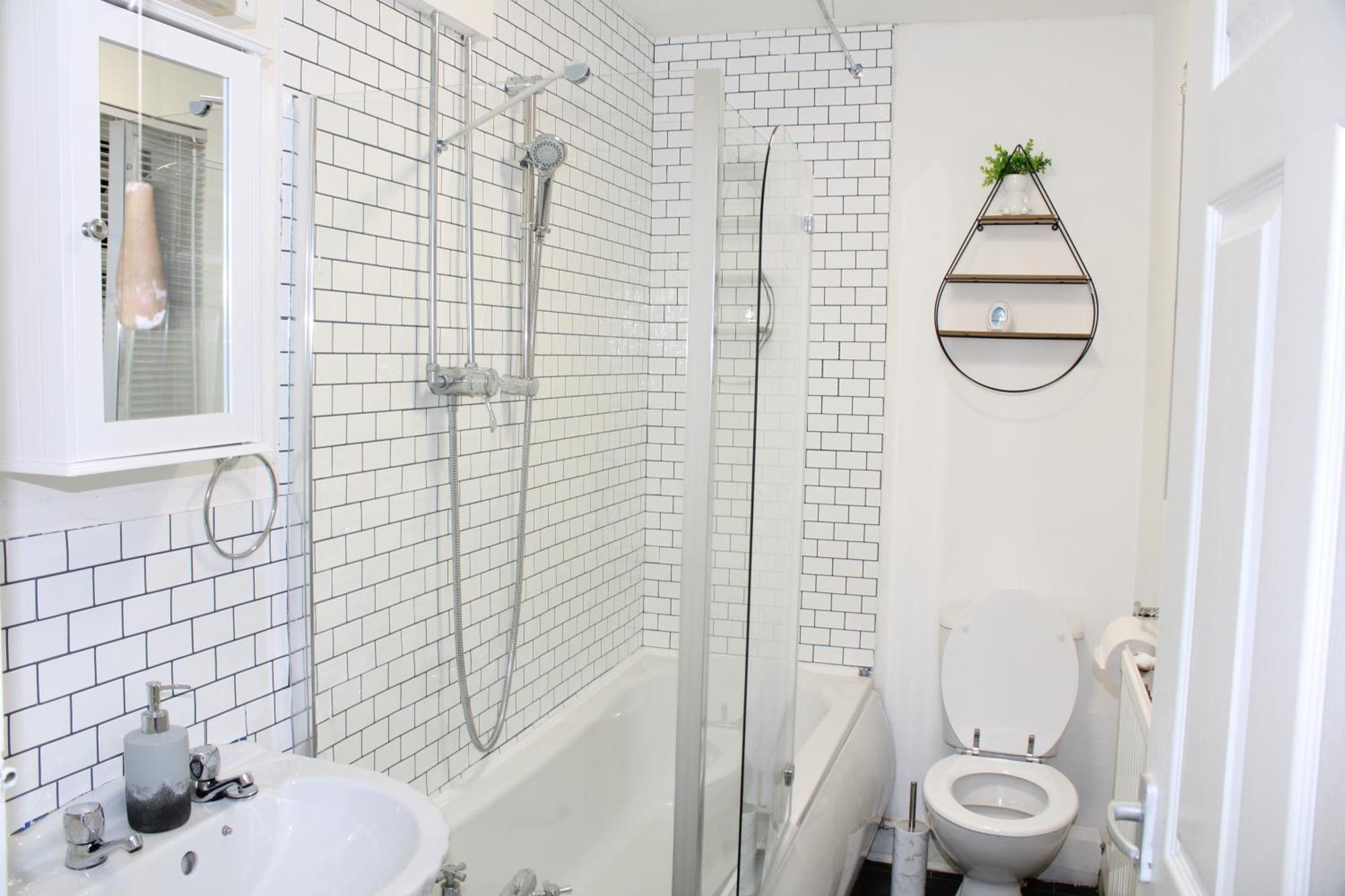 F2S Serviced Apartments 2Bedroom Terrace House With Free Wifi Netflix Suitable For Contractors Walking Distance To Train Station Derby Exteriör bild