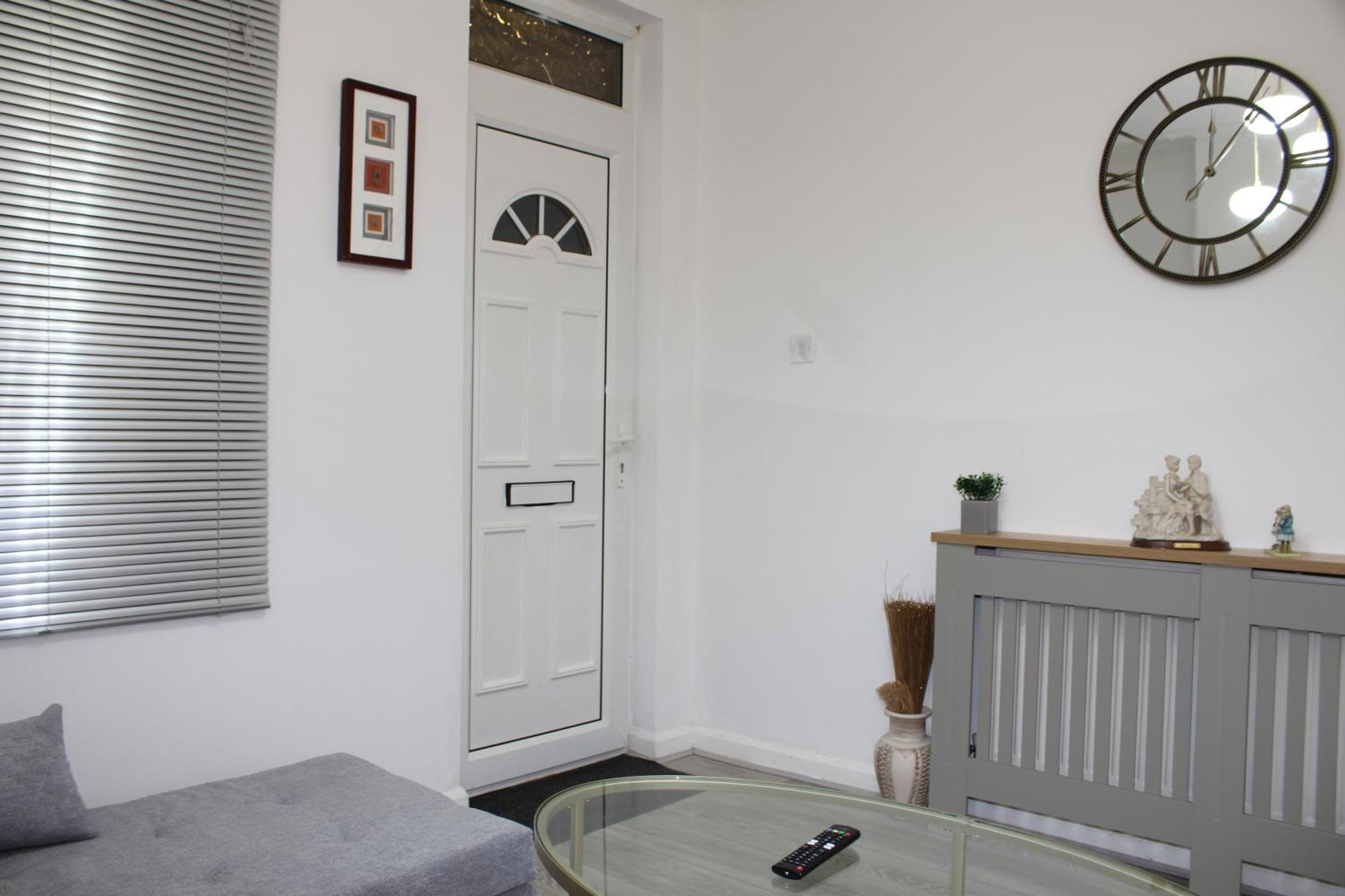 F2S Serviced Apartments 2Bedroom Terrace House With Free Wifi Netflix Suitable For Contractors Walking Distance To Train Station Derby Exteriör bild